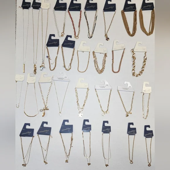 🔥NWT🔥30pc Gold Toned Necklace Bundle - Picture 8 of 15